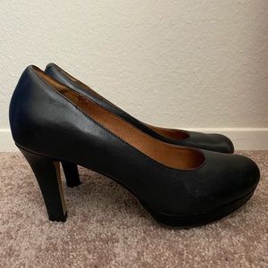 Black leather Clark’s pumps